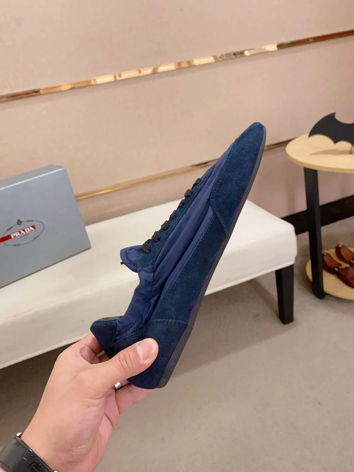 Men's shoes 💰 500💰 ✔️✔️✔️High version High-quality new PRADA counters are launched simultaneously. The new men's shoes and 😘fabrics are selected from first-layer cow suede and waterproof fabrics, and are made by pure handicrafts. Lining: Full sheepskin lining. 👍🏿 High-end ☄️ air-cushion molded anti-slip rubber outsole, exquisite lines, simple and elegant, comfortable and high-end for leisure travel. Number of yards: 38 to 44. Can be customized45